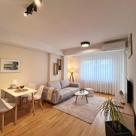 Nika In The Heart Of Apartman